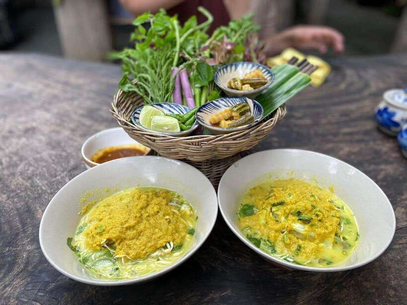 Siem Reap: Evening Food Tour with 10 Local Tastings - Start strong: a home-kitchen stop with stir-fried rice pin noodle lessons