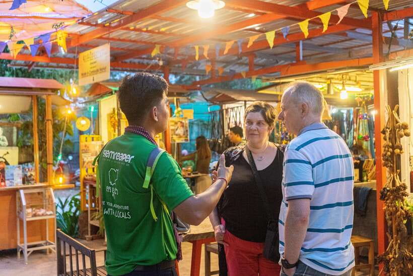 Siem Reap: Evening Food Tour with 10 Local Tastings - Khmer restaurant bites: spring rolls, tofu, fruit, and barbecue snails