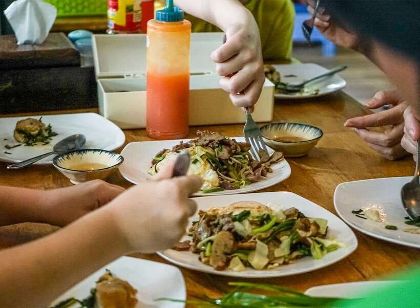 Siem Reap: Evening Food Tour with 10 Local Tastings - Num Banh Chok: Cambodia’s noodle comfort bowl with curry and fish soup