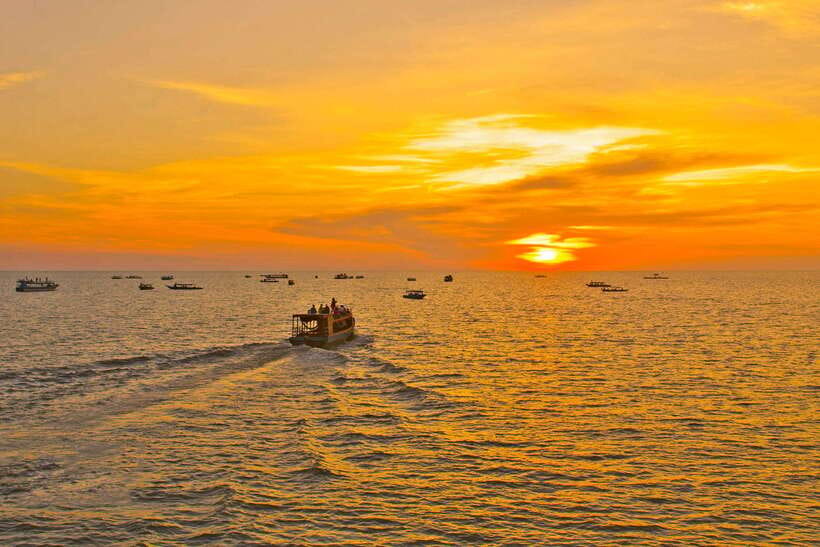 Siem Reap: Floating Village and Sunset Private Boat Tour - Private Air-Conditioning, Small Vehicle Reality, and Comfort Levels