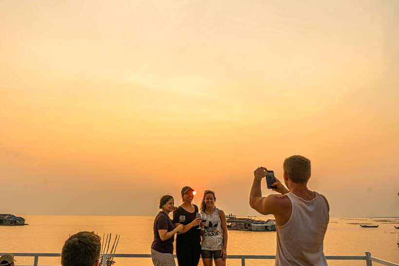 Siem Reap: Floating Village and Sunset Private Boat Tour - Tonle Sap in Real Time: Floating Villages and the Floating Market
