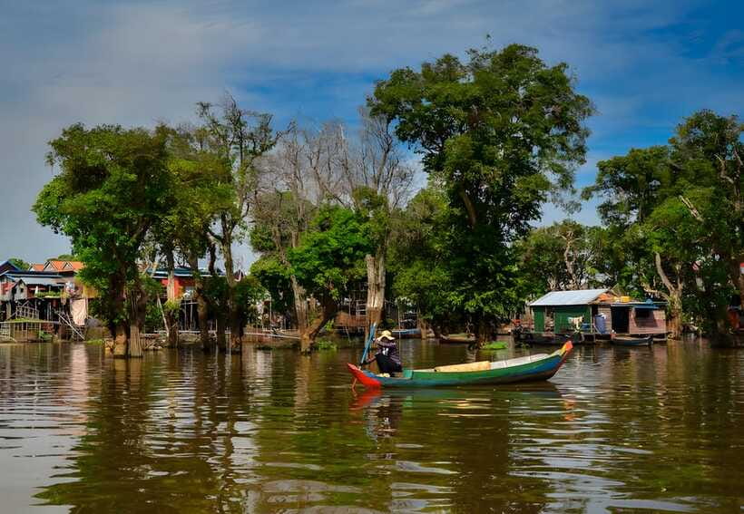 Siem Reap: Floating Village, Kampong Phluk Private Tour - The Temple Stop and the Value of Reading Inscriptions