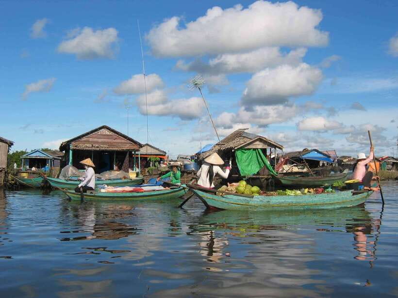 Siem Reap: Floating Village Tour - The Queen Tara stop: drinks, fruit, and a real riverboat break