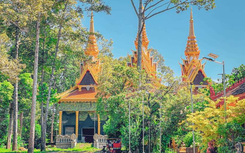 Siem Reap: FREE Market & Local Temple Tour - Visiting an Active Pagoda and 10th-Century Monastery