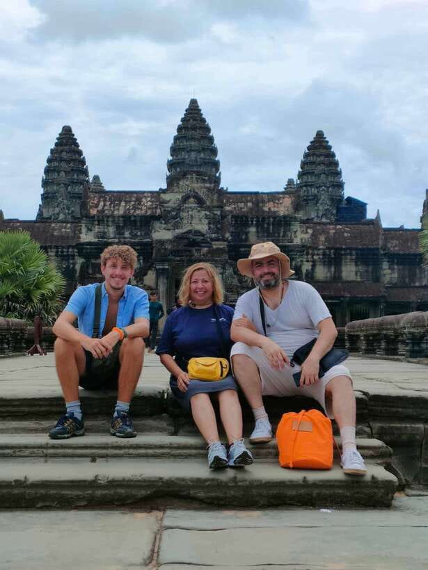 Siem Reap: Full-Day Angkor Wat Guided Tour with Sunset - Angkor Thom and Bayon: Smiling Faces and Big-City Power