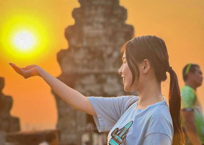 Siem Reap: Full-Day Angkor Wat Guided Tour with Sunset - Phnom Bakheng Sunset: Worth It, But Plan for Steps