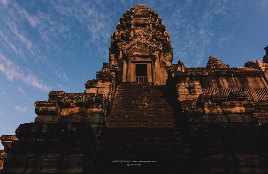 Siem Reap: Full Day Angkor Wat Temple Tour with Sunset - Phnom Bakheng for sunset: the payoff climb and how to enjoy it