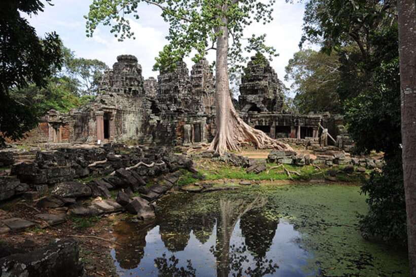 Siem Reap: Full-Day Tuk-Tuk Tour of Angkor Wat Temples - Angkor Wat: sunrise point and the first major wow moment