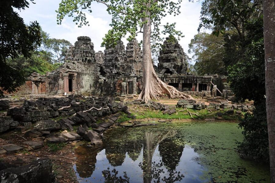 Siem Reap: Full-Day Tuk-Tuk Tour of Angkor Wat Temples - Bayon: faces, atmosphere, and the value of a mid-morning hit