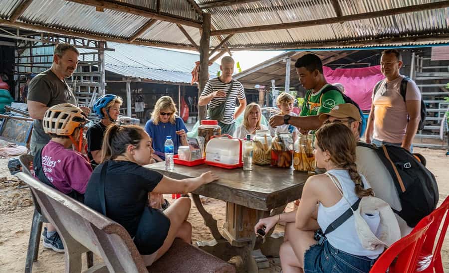 Siem Reap: Guided Countryside Bike Tour - Village Markets and Mushroom Farms, Where the Real Work Happens