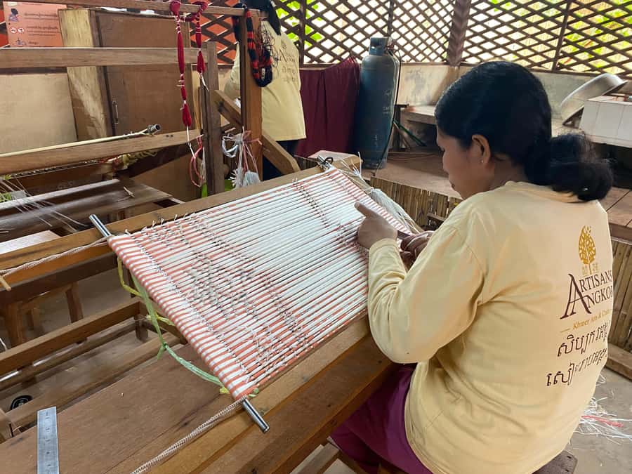 Siem Reap: Guided Countryside Sunset Tour by Jeep - Rice fields, lotus ponds, and the quiet countryside details
