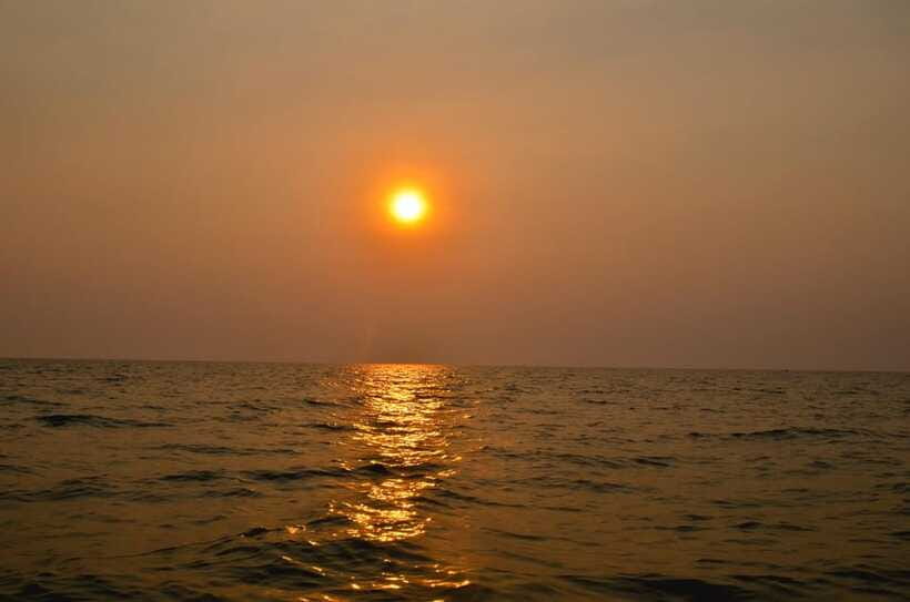 Siem Reap: Half-Day Kampong Phluk with Sunset, Boat & Guide - Sunset viewpoints and the “secret stop” for golden light