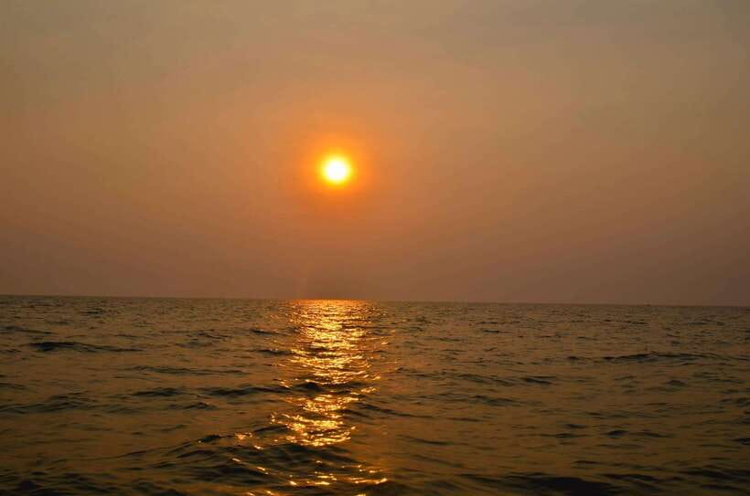 Siem Reap: Half-Day Kampong Phluk with Sunset, Boat & Guide - The van ride to Ro Lus Market, and why that first hour matters
