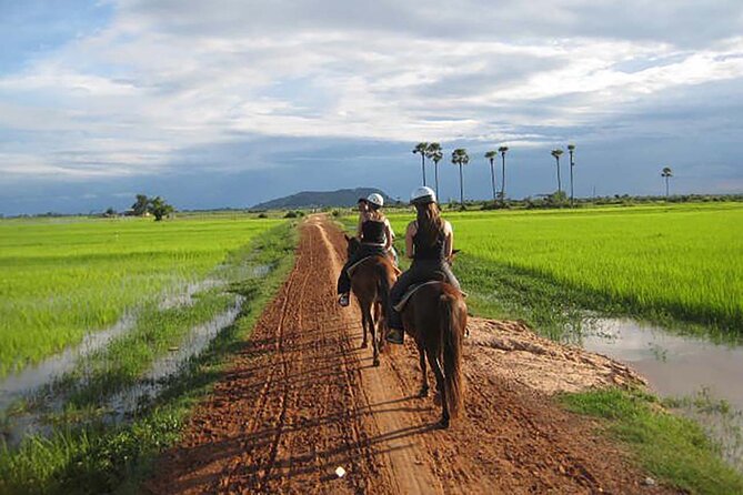 Siem Reap Happy Horse Riding Free Pick-up & Drop-off - The English Instructor Briefing and Equipment Setup