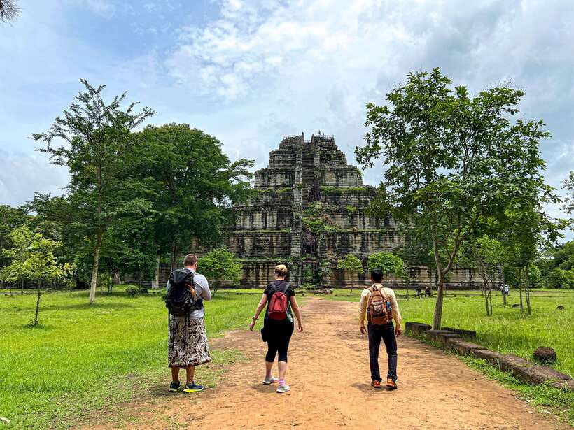 Siem Reap: Koh Ker, Beng Mealea, & Banteay Srei Join-in Tour - Preah Dak palm cake stop: more than a quick dessert break