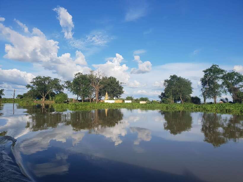 Siem Reap: Kompong Khleang Floating Village Guided Tour - Meet Fishermen and Farmers: The Human Side of the Stilt Village