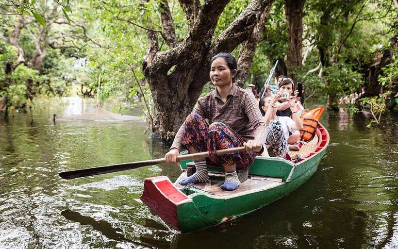Siem Reap: Kompong Phluk Floating Village Half-Day Tour - Tonle Sap break time and floating cafe sunset rhythm