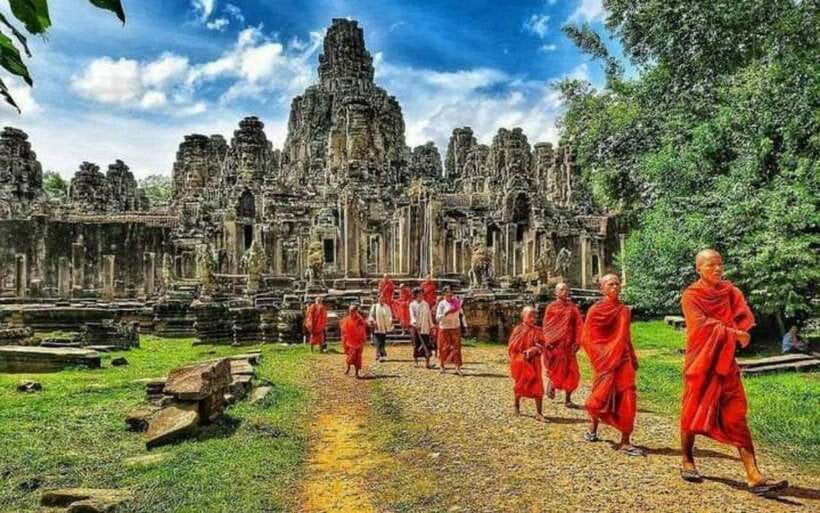 Siem Reap: Personalized Angkor Wat Sunrise/Set by TukTuk/Car - Angkor Wat at sunrise or sunset: what you get in the first hours