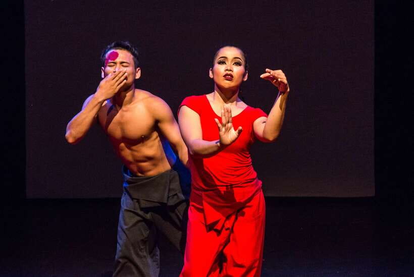Siem Reap: Phare, the Cambodian Circus Show Tickets - Pre-Show at Phare Boutique and Cafe (The Best Warm-Up)