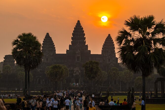 Siem Reap: Private Angkor Wat Sunrise & Tour Around Angkor Park - Srah Srang: breakfast plus a reservoir view reset