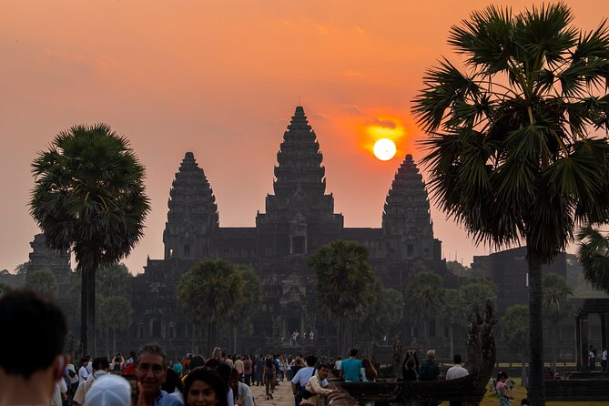 Siem Reap: Private Angkor Wat Sunrise & Tour Around Angkor Park - Banteay Kdei and the quieter temple break for snacks