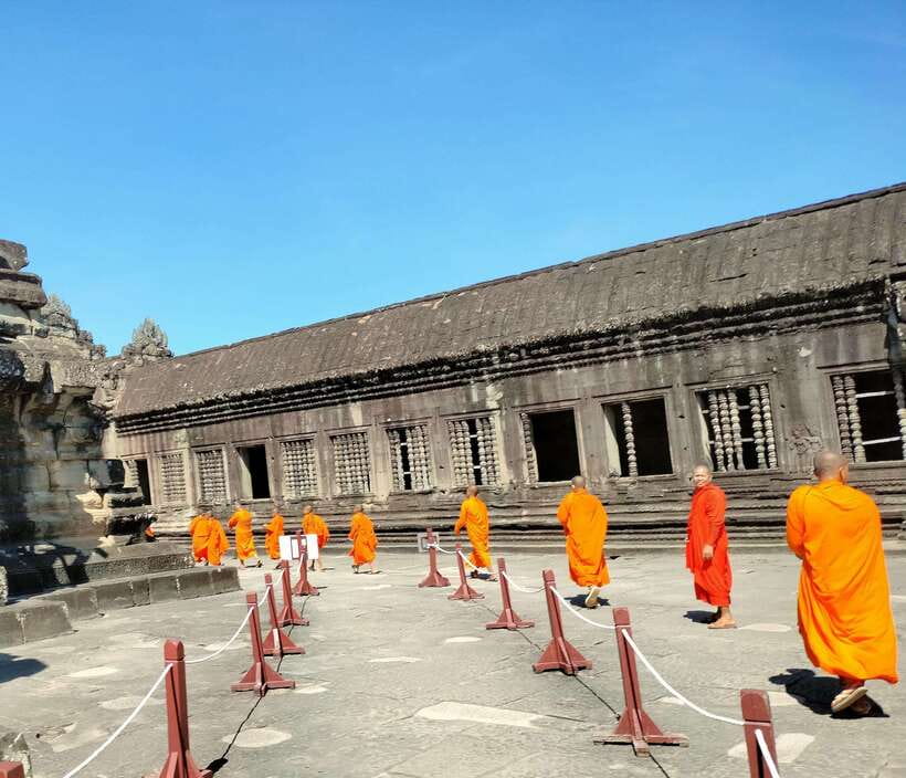 Siem Reap Private Tour: Angkor Wat Sunrise And Banteay Srei - Your English guide: why the tone you choose makes the day better
