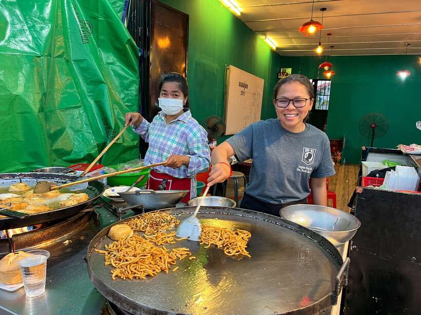 Siem Reap: Small Group Street Food Tour with Tuk-Tuk Ride - A 3-hour Siem Reap night built for street food tasting