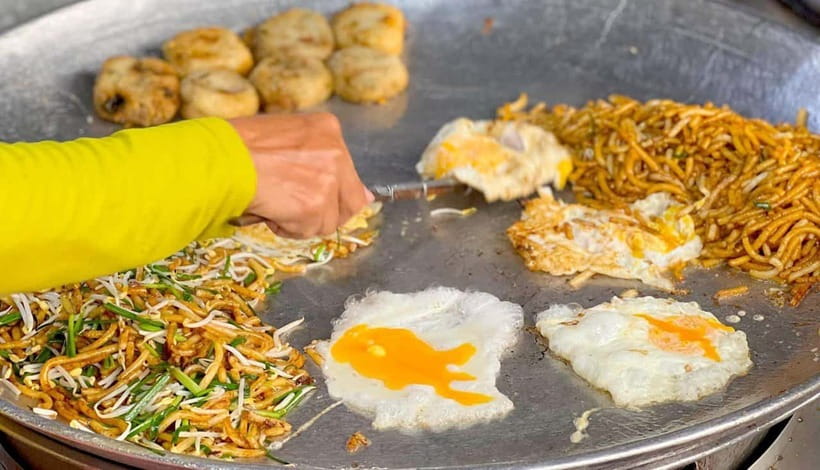 Siem Reap: Street Food Experience by Tuk-Tuk - Market Break at Made in Cambodia: Shopping Without Losing the Plot