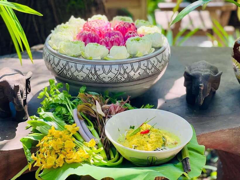 Siem Reap: Street Food Experience by Tuk-Tuk - The Insect Tasting Stop: Crickets, Ants, Spiders, and the Surprise Factor