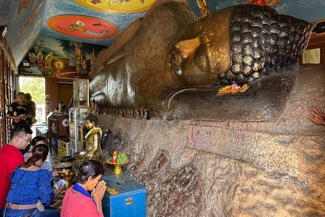 Siem Reap to Phnom Kulen: Waterfalls & 1000 Lingas Tour - River of a Thousand Lingas: the underwater stone gallery