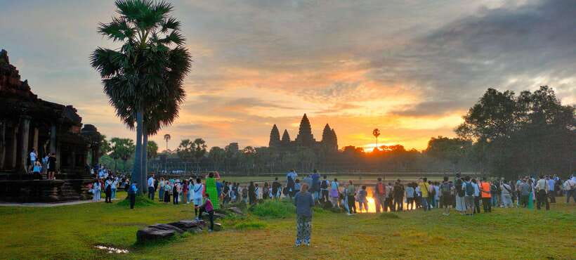 Siem Reap Tour Guide: Angkor Wat Sunrise Tour & Beng Mealea - Banteay Srei: rosy carvings and a chance to slow down