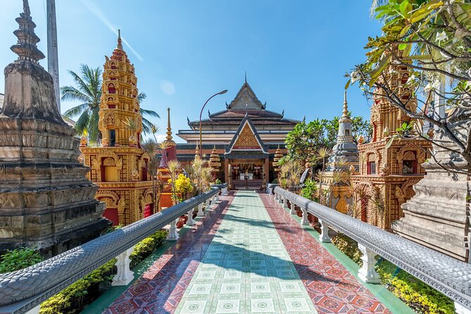 Siem Reap Walking Tour: Landmarks & Hidden Gems - Your first steps: Hard Rock Cafe Angkor to Psar Chaa Old Market