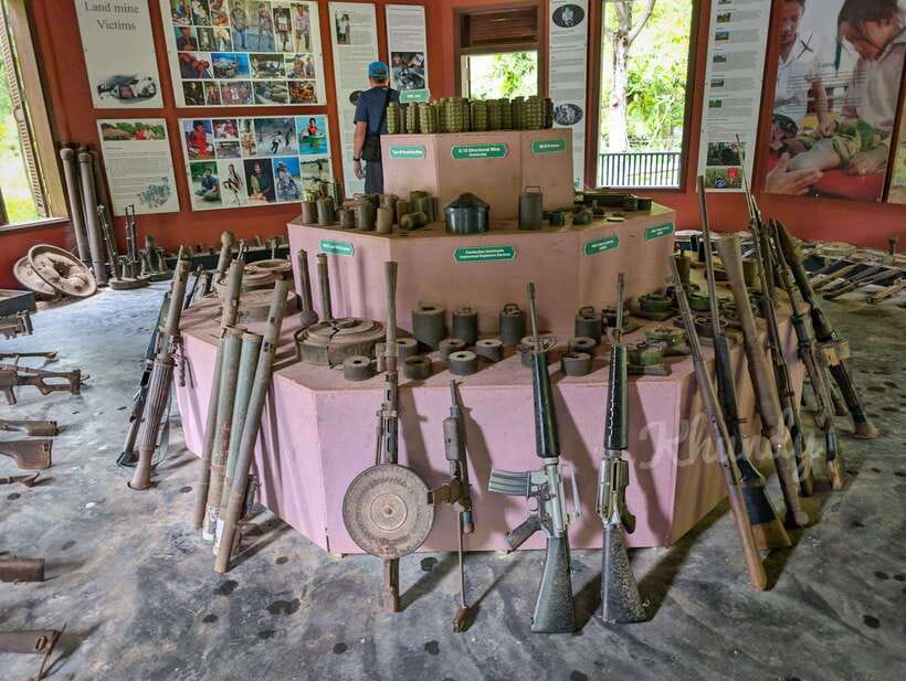 Siem Reap: War Museum included Ticket & Free Round trip - The garden walk: artillery, guns, and the objects that tell the truth