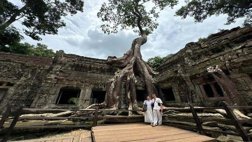 Small-Group Explore Angkor Wat Sunrise Tour with Guide - Small-group logistics, tuk-tuk rides, and air-conditioned sanity