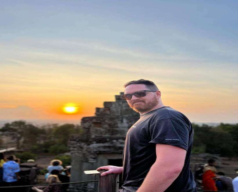 Small-Group Full Day Angkor wat Guide tour with Sun set - Angkor Thom and Bayon: Southern Gate Drama and the Face Towers