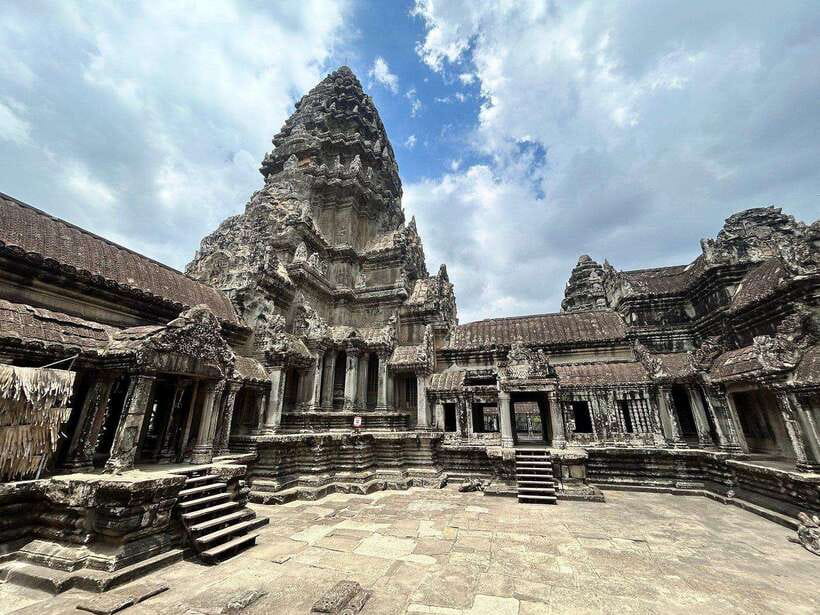 Small-Group Full Day Angkor wat Guide tour with Sun set - Phnom Bakheng Sunset: Views, Climbing, and a Clear Ending
