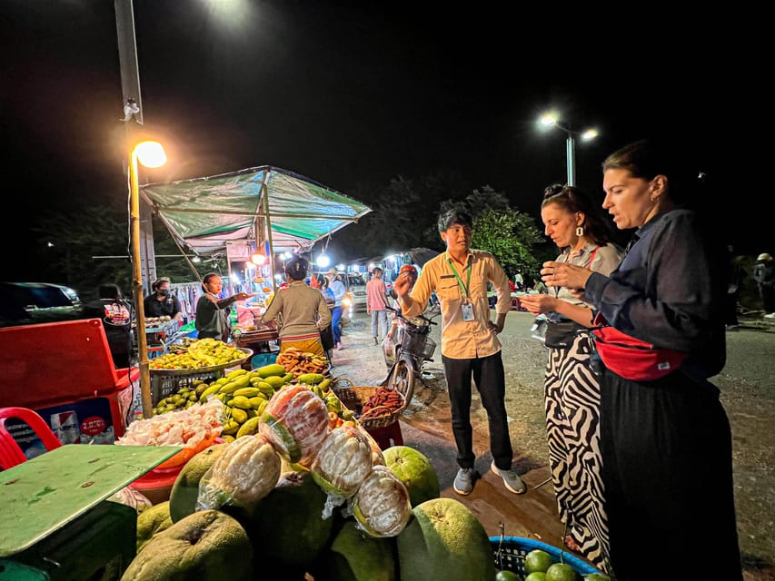 Street Food Tour and Phare Circus with Tuk-Tuk Transfers - Phum Num Banh Chok: Green Curry Comfort, Khmer-Style