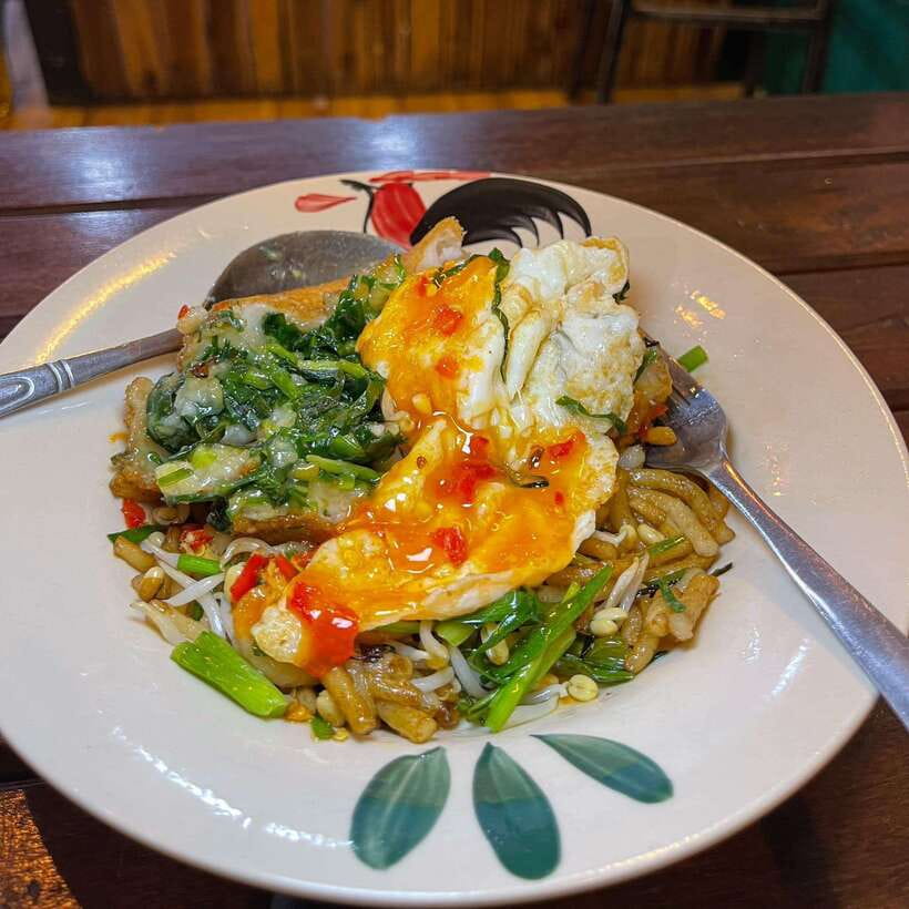 Street Food Tour and Phare Circus with Tuk-Tuk Transfers - Phare Circus: Modern Cambodian Storytelling You Can Follow