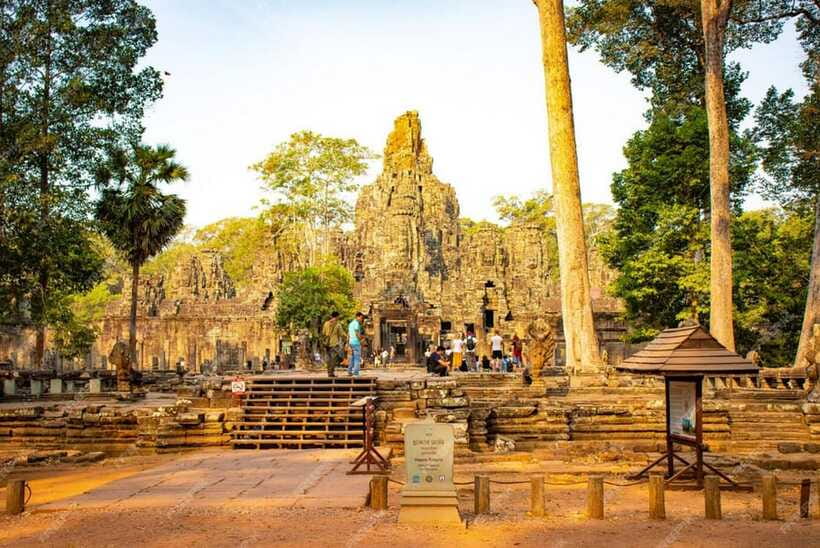 Sunrise at Angkor Wat and Small Tour with Tours Guide - Angkor Wat at first light, then a guided circuit