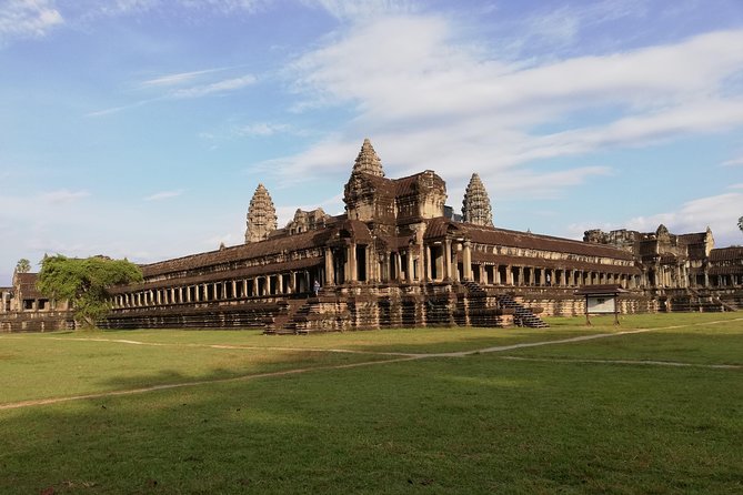 Sunrise Small Group Tour to Angkor Wat Temple - Monk blessings: what to expect and how to plan mentally