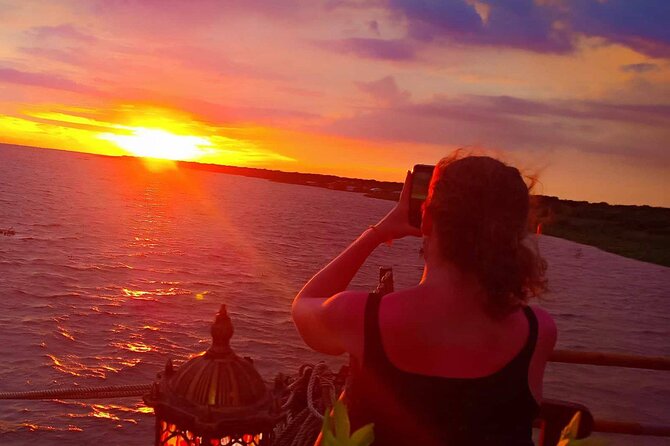 Sunset Dinner and drinks includes a Floating Village cruise tour. - Lotus farm photo stop: a 10-minute lesson you can actually remember