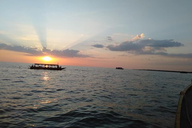 Sunset Dinner and drinks includes a Floating Village cruise tour. - Food quality and variety: buffet one night, fixed menu another