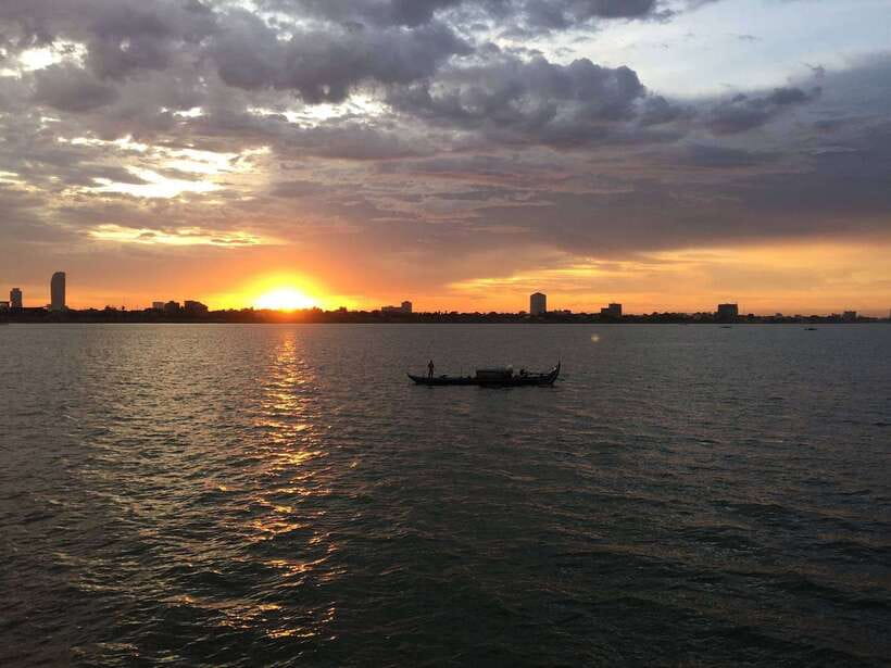 Sunset Dinner Tour: Tonle Sap Lake Floating Village - Who this sunset dinner cruise is best for