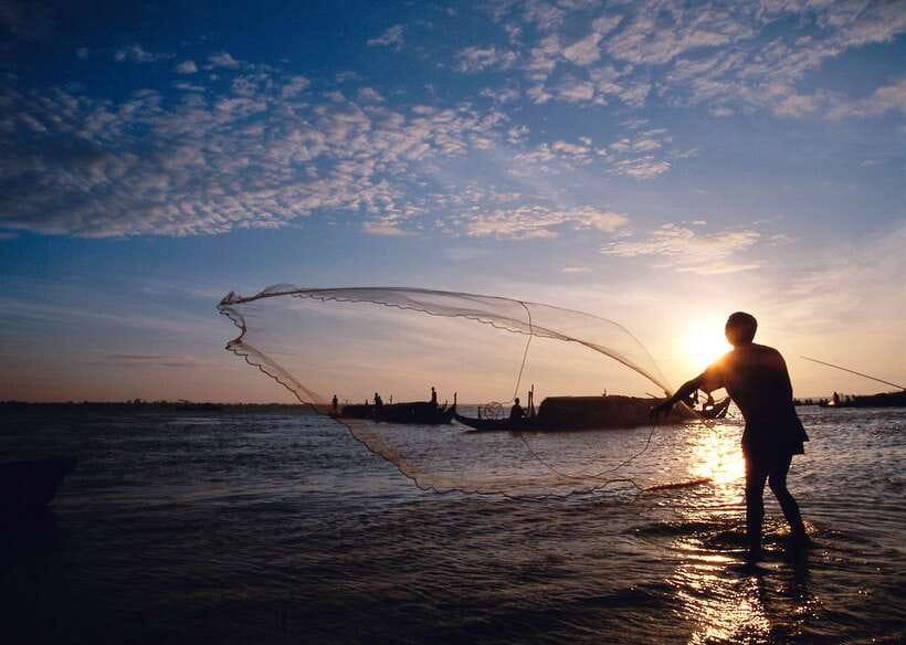 Sunset Dinner Tour: Tonle Sap Lake Floating Village - The crocodile and fish farm stop: what it teaches, and what to expect