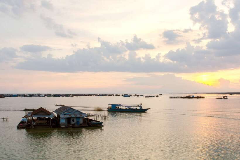 Sunset Dinner Tour: Tonle Sap Lake Floating Village - Queen Tara dinner on a 100-year-old riverboat, with unlimited drinks
