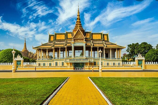 Taxi Siem Reap to Phnom Penh-English Speaking Driver - Vehicle comfort for groups, families, and solo travelers