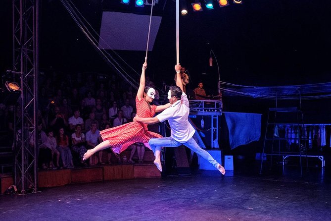 The Cambodia Circus, Phare At 19:00 PM - The 7:00 pm start: how the evening typically flows
