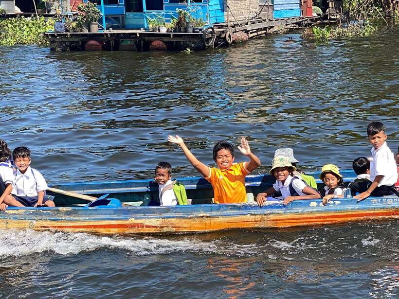 Tonle sap, Kompong Phluk (Floating village) - School and pagoda: why these stops matter