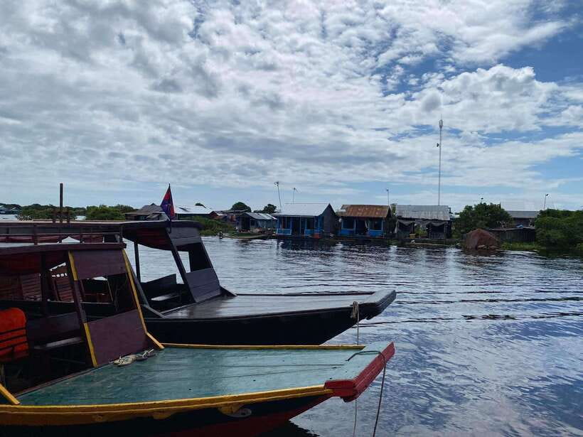 Tonle sap, Kompong Phluk (Floating village) - Sunset on the boat: the payoff that makes the timing work