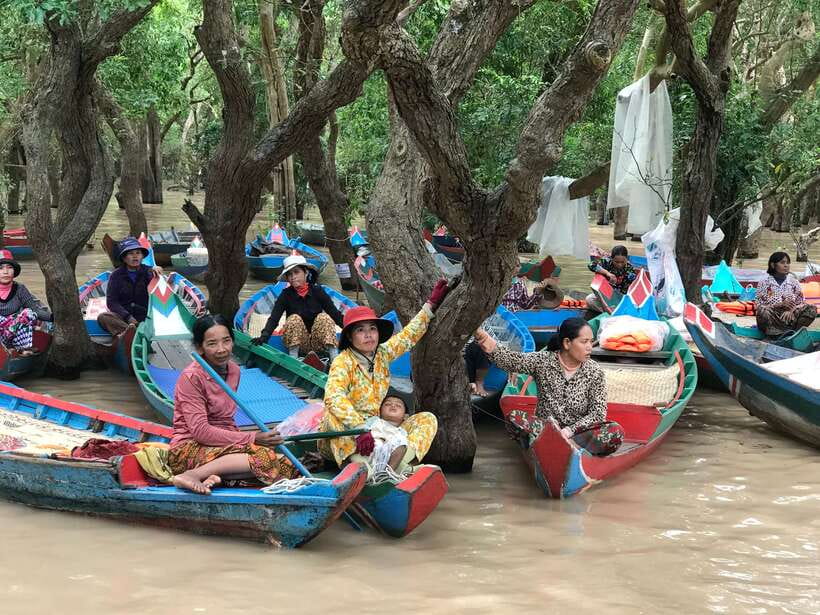 Tonle Sap Tour of Kompong Phluk Village & Evening Food tour - Siem Reap Night Market Evening Food: Street Food You Can Actually Picture